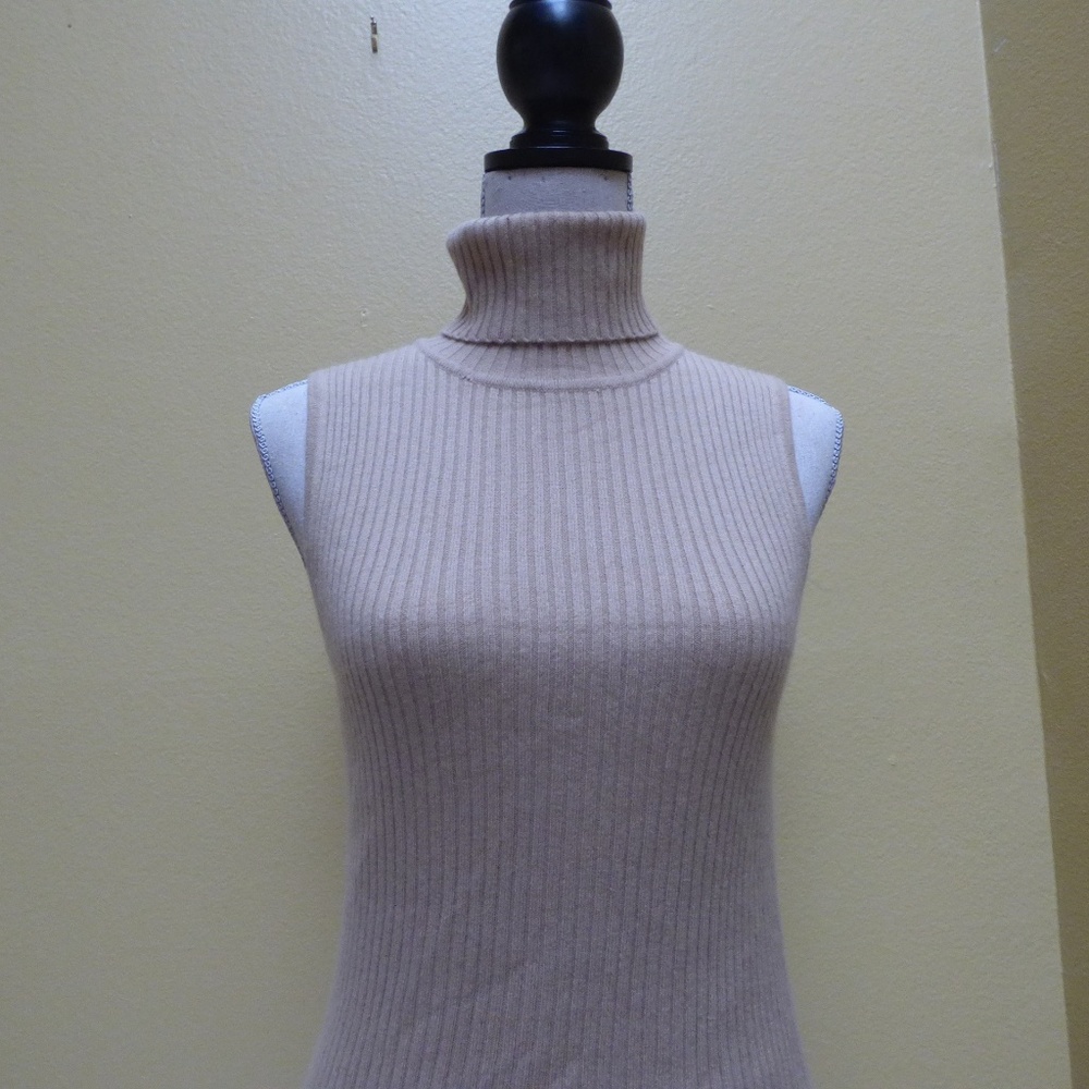 Banana Republic cashmere oatmeal  sweater size M